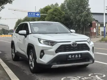 2023 Toyota RAV4 с пробегом 53 000 км