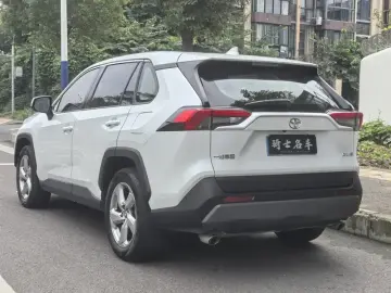 2023 Toyota RAV4 с пробегом 53 000 км