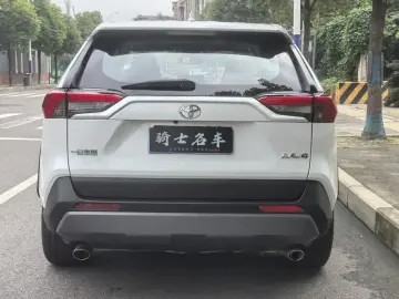 2023 Toyota RAV4 с пробегом 53 000 км