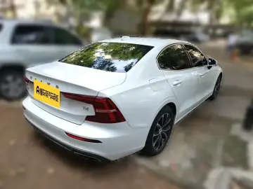 2021 Volvo S60 с пробегом 44 900 км