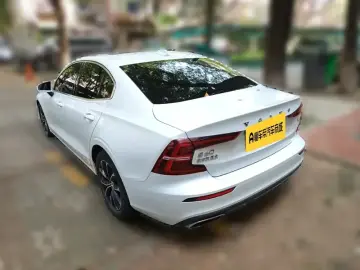 2021 Volvo S60 с пробегом 44 900 км
