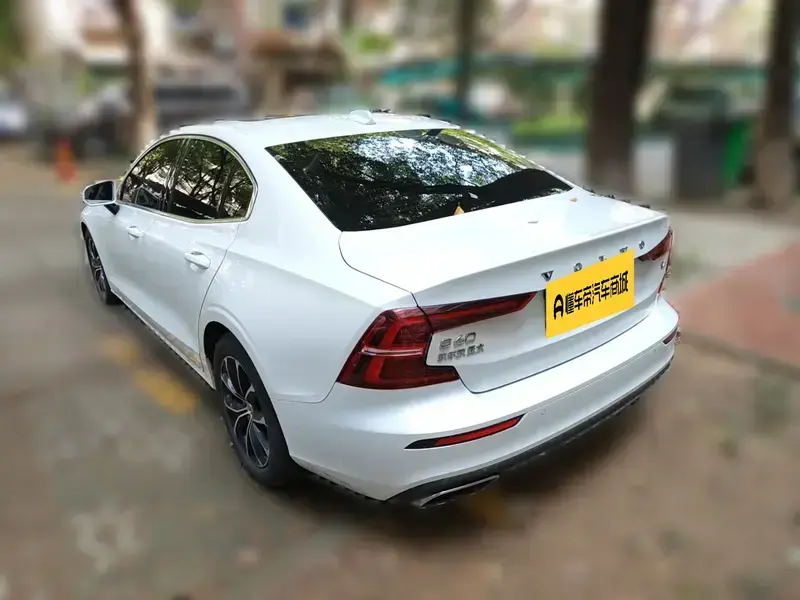 2021 Volvo S60 с пробегом 44 900 км