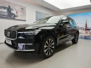 2025 Volvo XC60 с пробегом 4 500 км