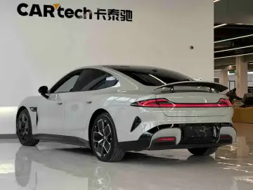 2024 Xiaomi SU7 с пробегом 15 000 км