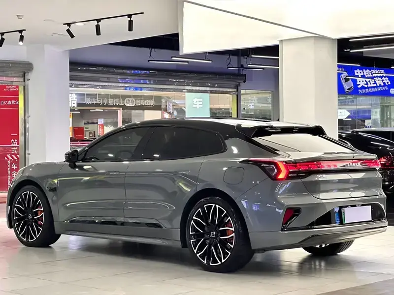 2024 Zeekr 001 с пробегом 55 000 км