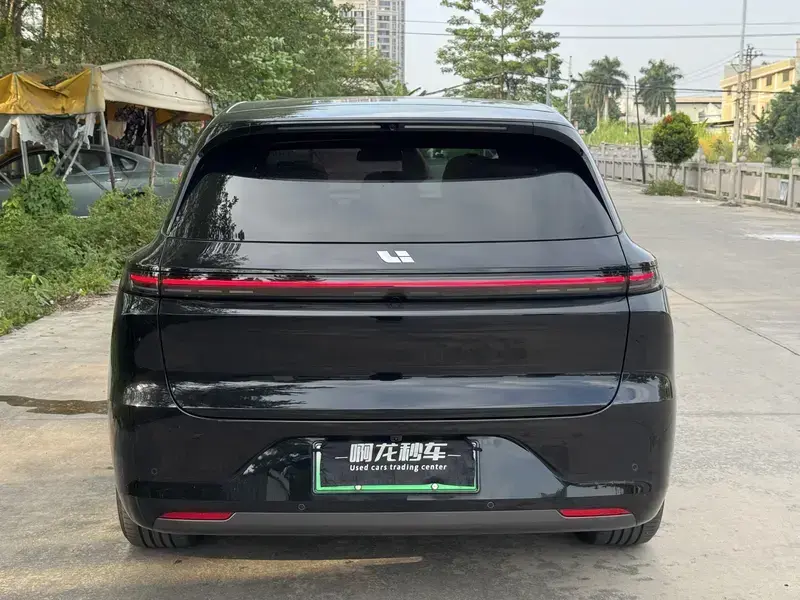 2025 Li Auto (Lixiang) L6 с пробегом 20 000 км