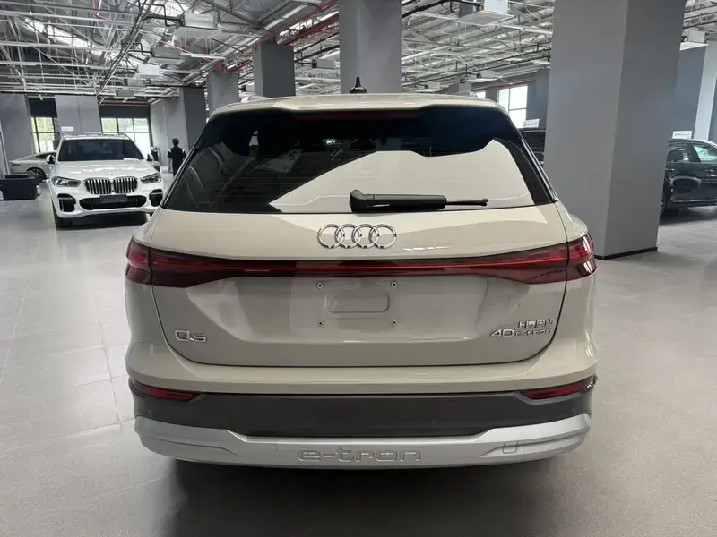 2022 Audi Q5 e-tron с пробегом 55 400 км