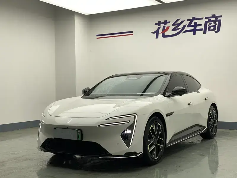 2025 Avatr 06 с пробегом 27 000 км