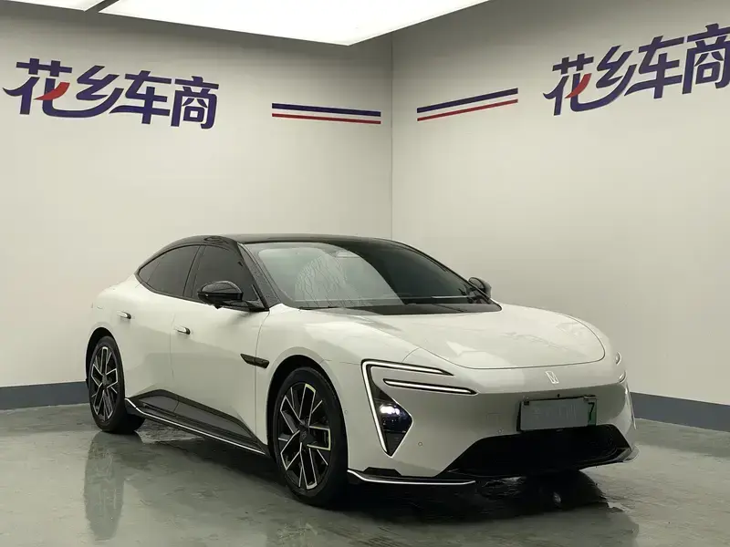 2025 Avatr 06 с пробегом 27 000 км