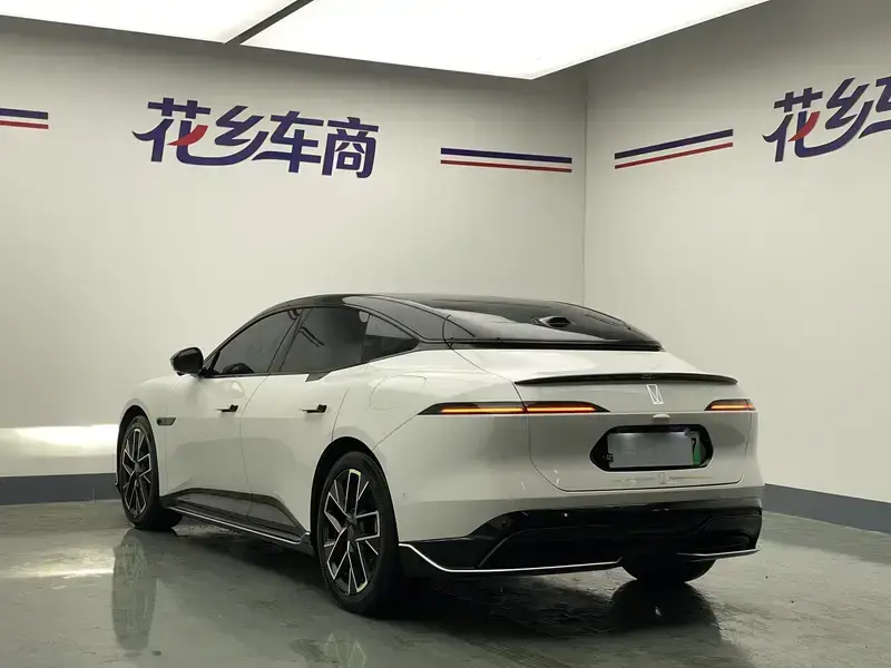 2025 Avatr 06 с пробегом 27 000 км