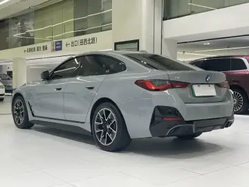 2025 BMW i4 с пробегом 4 000 км