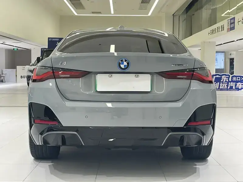 2025 BMW i4 с пробегом 4 000 км