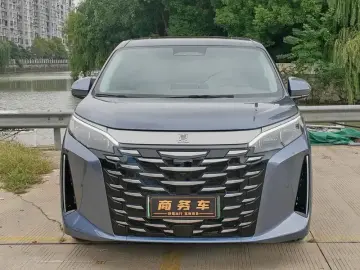 2025 BYD Xia (M9) с пробегом 25 000 км