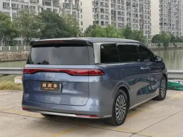 2025 BYD Xia (M9) с пробегом 25 000 км