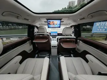 2025 BYD Xia (M9) с пробегом 25 000 км