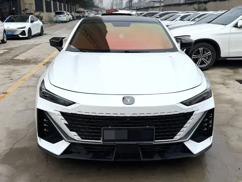 2023 Changan UNI-V с пробегом 40 000 км