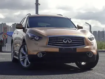 2013 Infiniti QX70 с пробегом 124 000 км