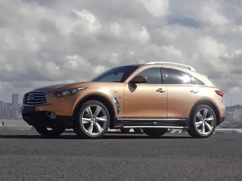 2013 Infiniti QX70 с пробегом 124 000 км
