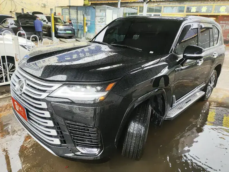 2025 Lexus LX с пробегом 7 000 км
