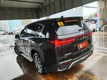 2025 Lexus LX с пробегом 7 000 км