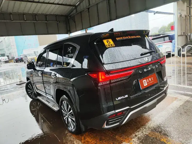 2025 Lexus LX с пробегом 7 000 км