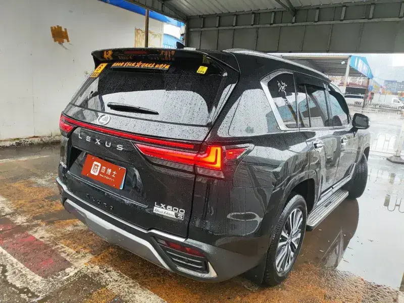 2025 Lexus LX с пробегом 7 000 км