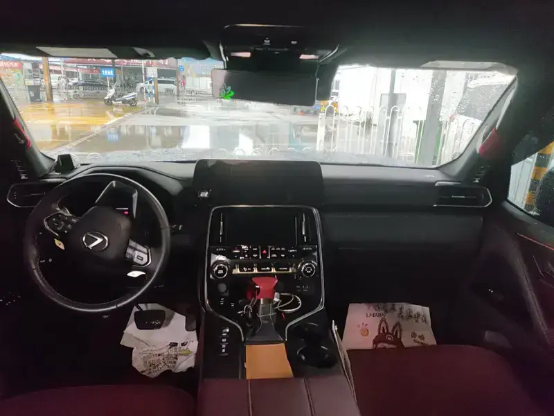 2025 Lexus LX с пробегом 7 000 км