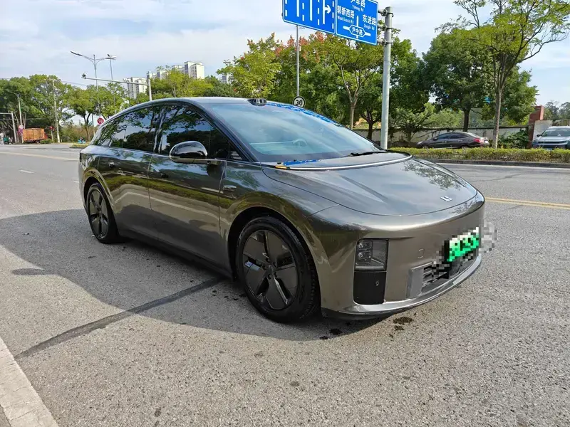 2025 Li Auto (Lixiang) i6 с пробегом 4 000 км