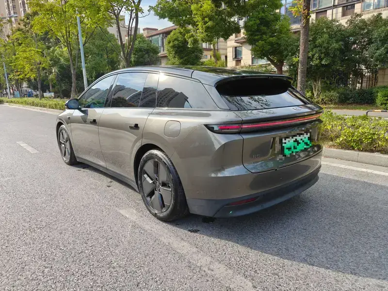 2025 Li Auto (Lixiang) i6 с пробегом 4 000 км