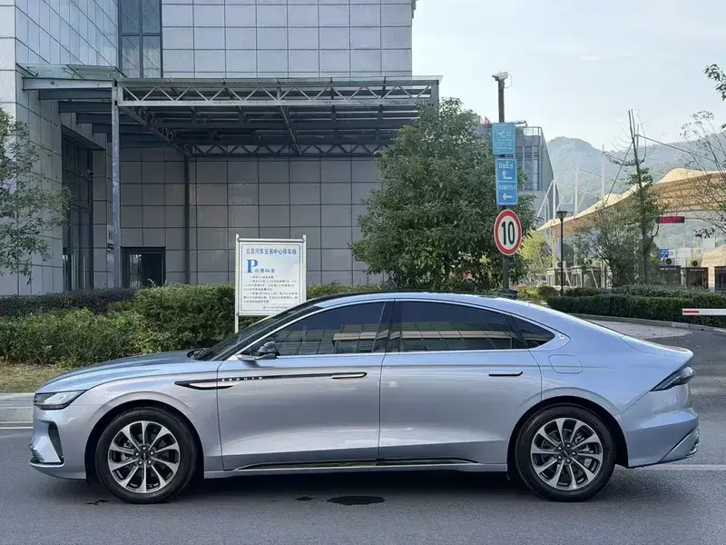 2024 Lincoln Z с пробегом 26 000 км