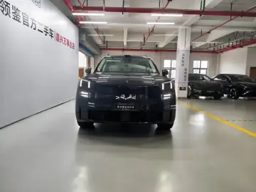 2025 Lynk & Co 900 с пробегом 8 000 км