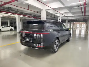 2025 Lynk & Co 900 с пробегом 8 000 км