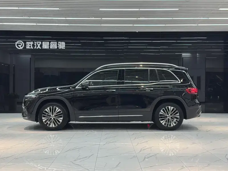 2025 Mercedes-Benz EQB с пробегом 30 000 км