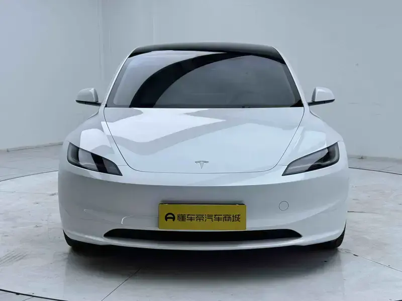 2023 Tesla Model 3 с пробегом 18 000 км