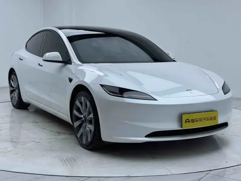 2023 Tesla Model 3 с пробегом 18 000 км