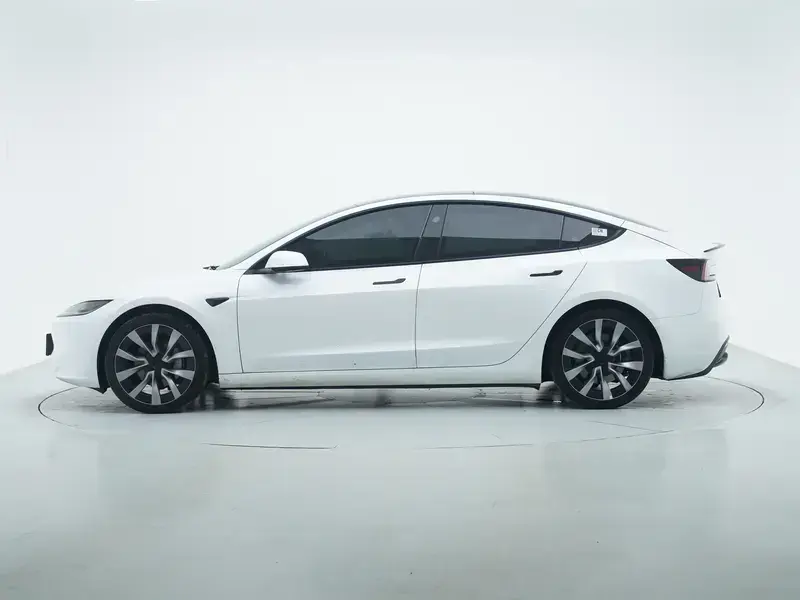 2023 Tesla Model 3 с пробегом 54 100 км
