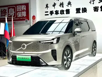 2025 Volvo EM90 с пробегом 39 000 км