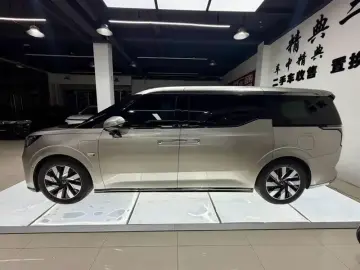 2025 Volvo EM90 с пробегом 39 000 км