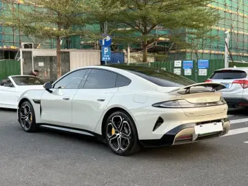 2024 Xiaomi SU7 с пробегом 64 300 км