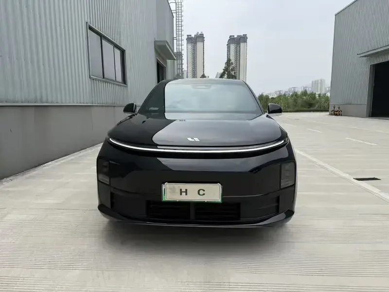 2025 Li Auto (Lixiang) L6 с пробегом 44 000 км