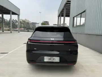 2025 Li Auto (Lixiang) L6 с пробегом 44 000 км