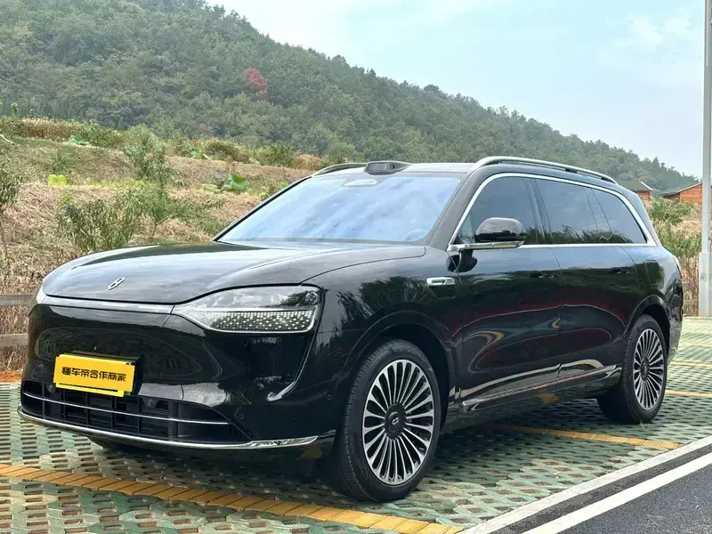 2025 Aito M9 с пробегом 20 000 км