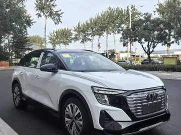 2023 Audi Q5 e-tron с пробегом 100 км