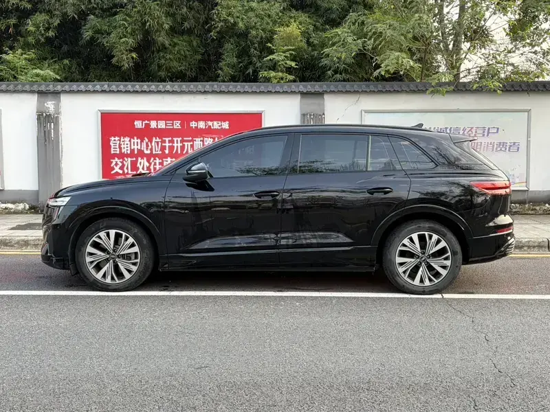 2023 Audi Q5 e-tron с пробегом 66 000 км