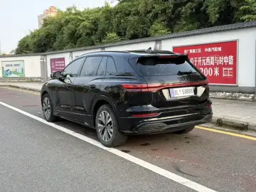 2023 Audi Q5 e-tron с пробегом 66 000 км