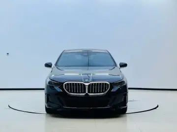 2025 BMW 5 серии с пробегом 18 000 км