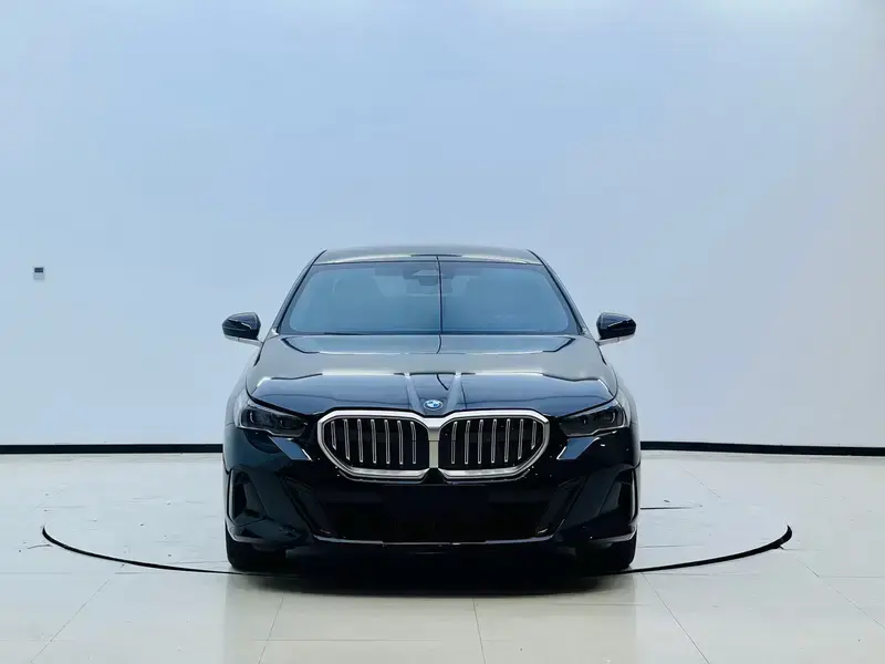 2025 BMW 5 серии с пробегом 18 000 км