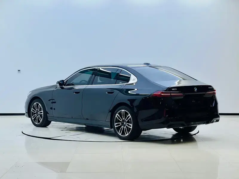 2025 BMW 5 серии с пробегом 18 000 км