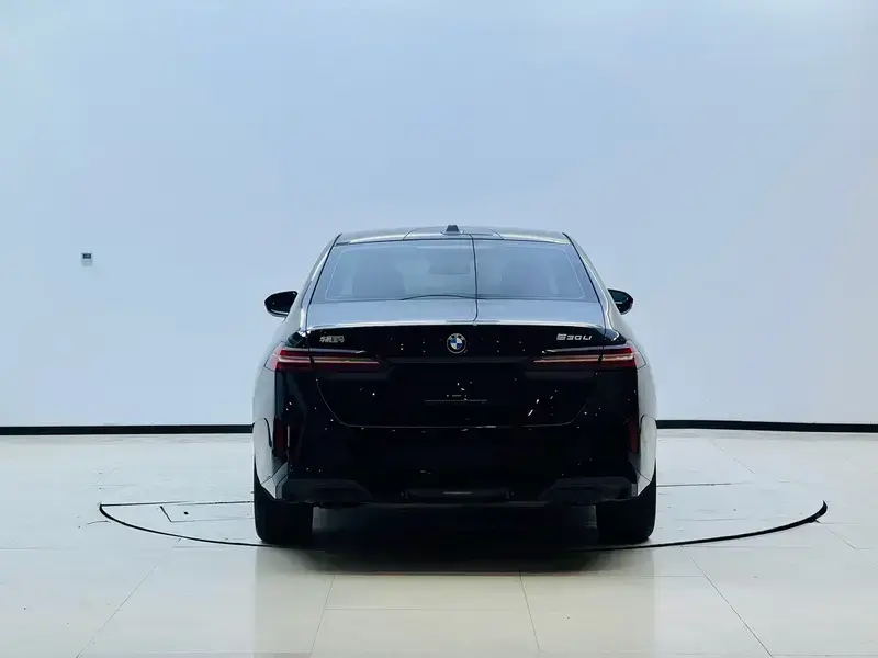 2025 BMW 5 серии с пробегом 18 000 км