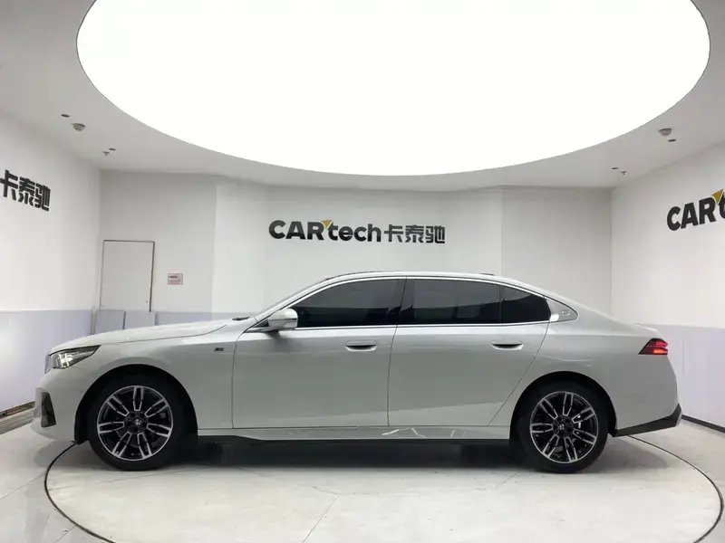 2024 BMW 5 серии с пробегом 22 000 км